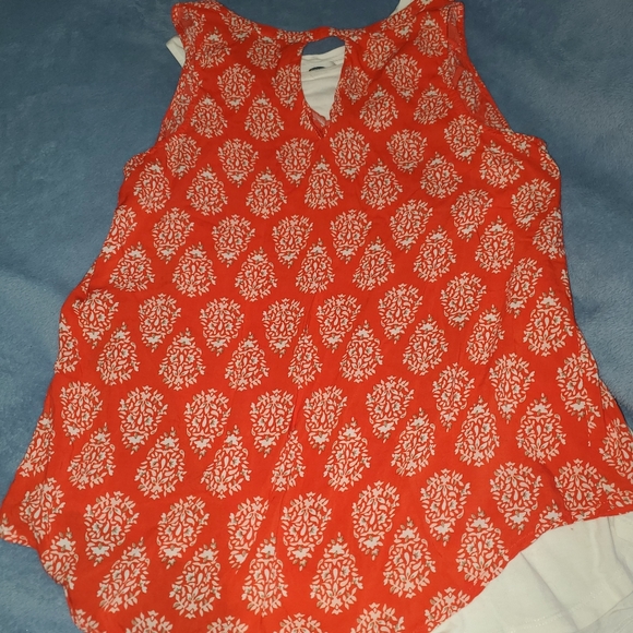 2 womans tank tops - Picture 4 of 7